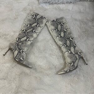 Python print boots